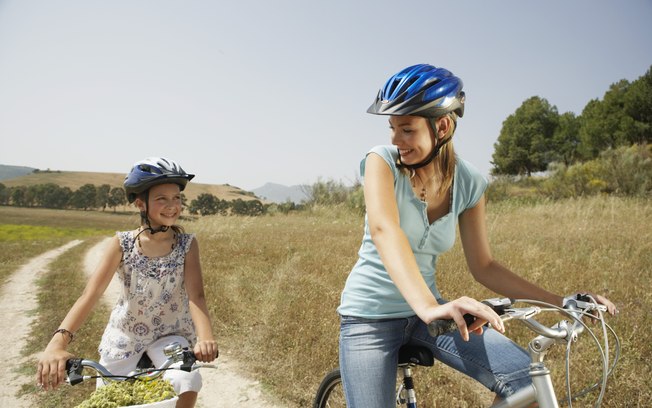 Ar livre: a criança tem algum esporte ou brincadeira favorito, como andar de bike? Leve-o para fora de casa e aproveite um tempinho a mais na natureza!