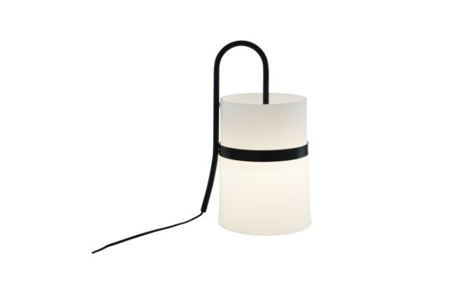 Com design de Pierre Charpin, a luminária 63, da Ligne Roset, sai de R$ 3.060 por R$ 2.448