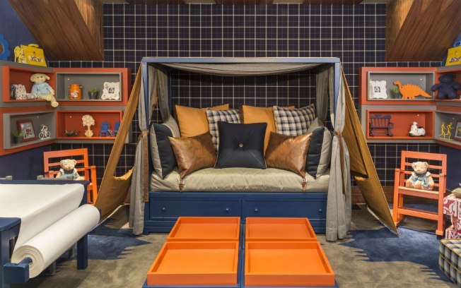 A fantasia de dormir e acordar em uma tenda é levada para o quarto infantil projetado por Maithiá Guedes, na mostra Quartos & Etc