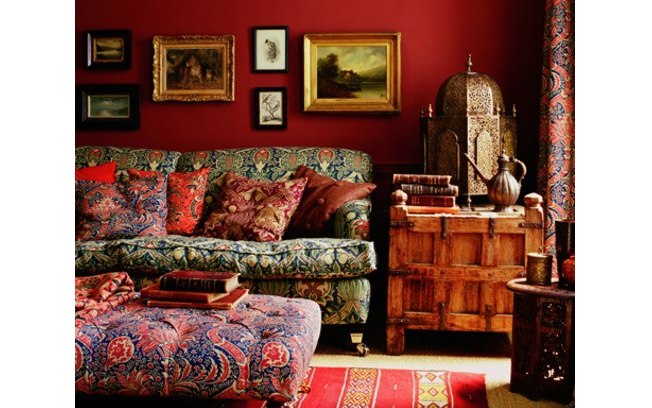 O estilo marroquino, ou 'bohemian style', em inglês, também invadirá a casa com tons mais fechados como vermelho, marsala, terracota e marrom