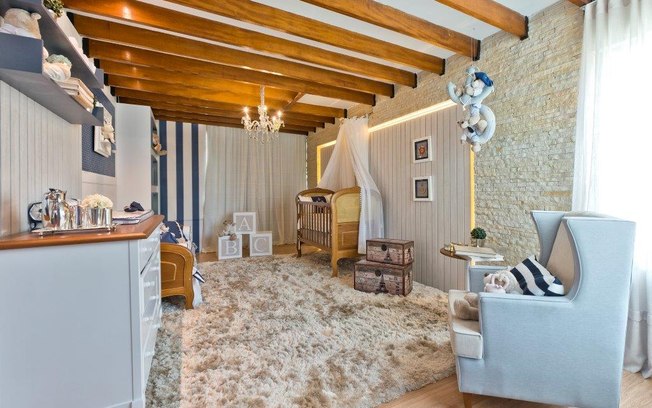 O quarto de menino projetado pela arquiteta Keyla Kinder para a mostra Sonhos de Ninar traz toda a leveza do estilo náutico 