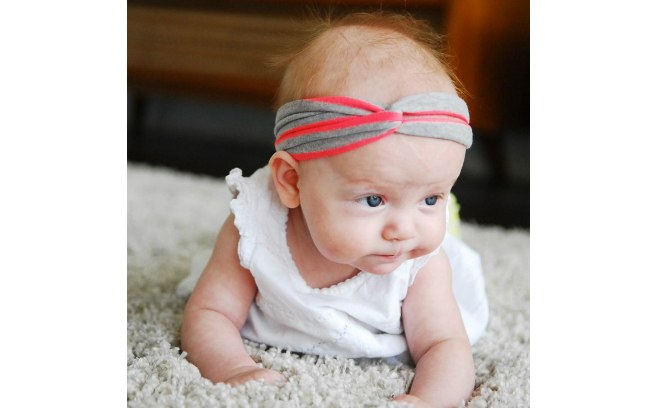 Faixa colorida estilo turbante em versão para bebês
