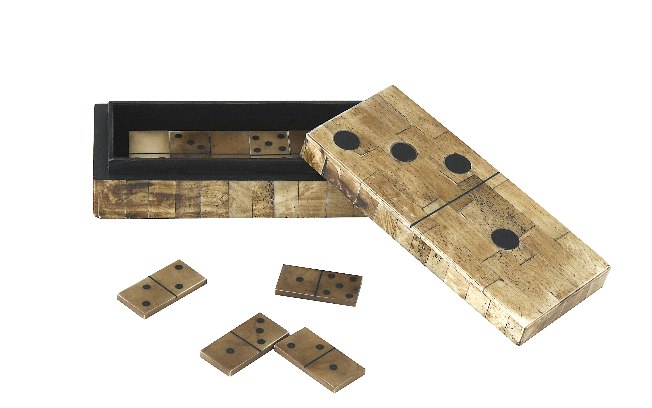 A caixa com dominó em madeira (R$ 325) da Breton é uma boa solução para os namorados que ainda gostam de jogos de mesa, mas preferem algo mais sofisticado 