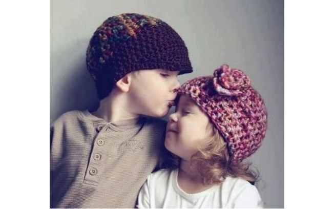 Beijos e abraços marcam relação de amor entre irmãos