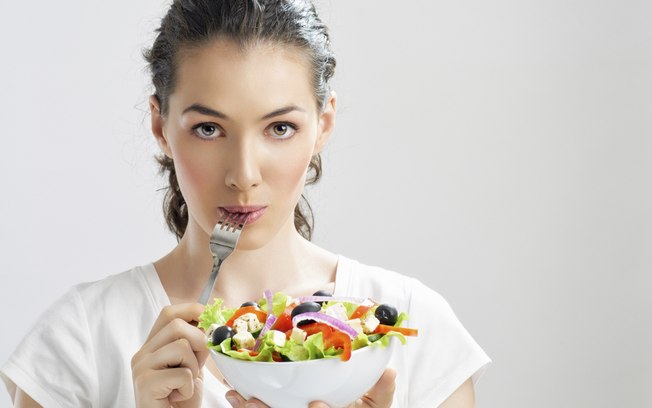 Alimente-se bem – Além de fazer bem para a saúde, uma alimentação saudável e equilibrada lhe deixará mais disposta e bonita no dia a dia 