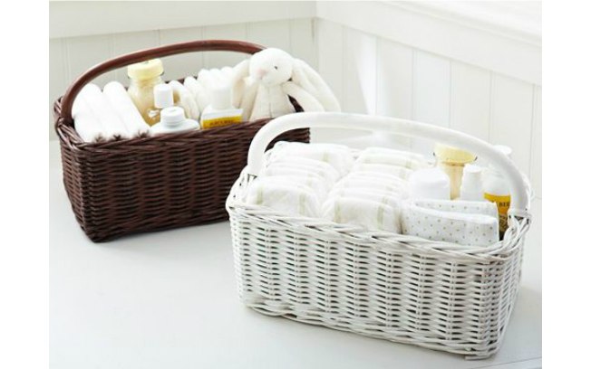 Cestas também podem ser usadas para organizar as fraldas do bebê