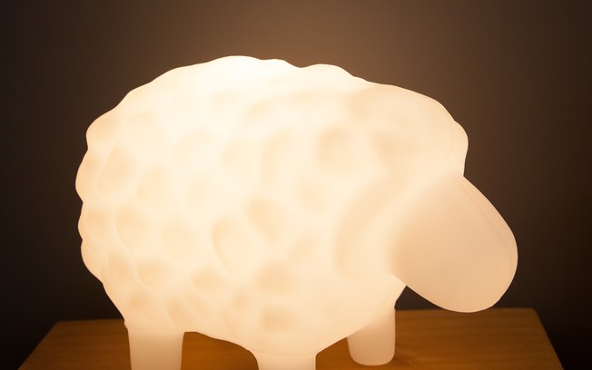 A luminária Ovelha dá vida a composições pra lá de criativas. Tadah, R$ 89,90