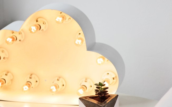 Também da Módu, luminária de nuvem dá ao quarto clima perfeito para dormir. À venda na Casaquetem por R$ 498,00
