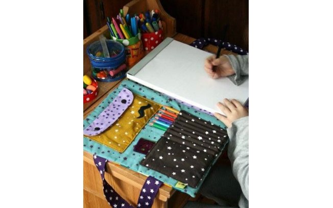 Quando a criança já começa a utlizar lápis, desenhar também é uma atividade importante