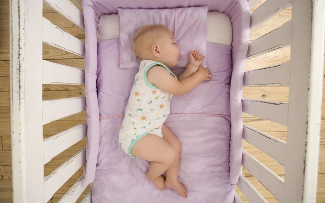Alguns cuidados com o bebê e com o berço são essenciais para um sono seguro