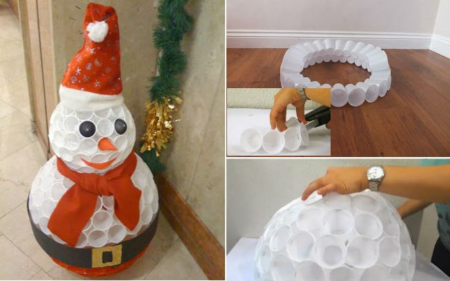 O boneco de neve pode ser feito com copos plásticos já usados