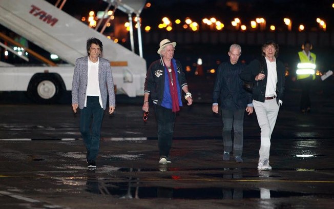 Rolling Stones desembarcam no Brasil na Base Aérea do Galeão no Rio de Janeiro