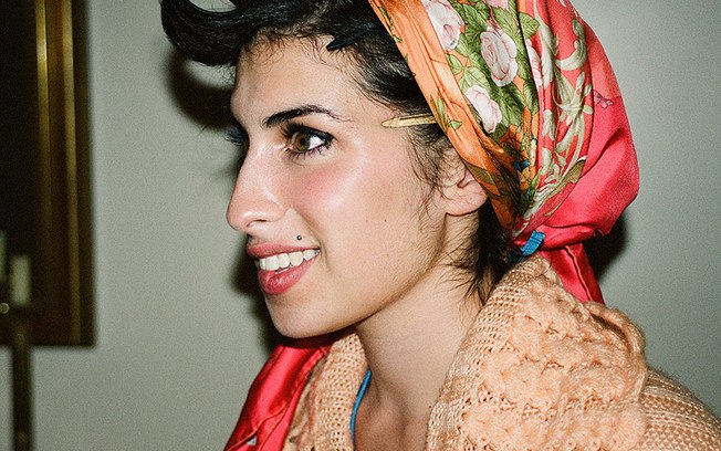 Livro terá fotos inéditas de Amy Winehouse