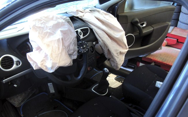 A legislação obriga que os carros tenham air bag frontal para o condutor e o passageiro do banco dianteiro
