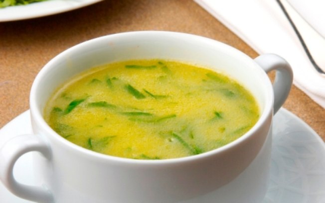 Sopas e Caldos: o caldo verde possui vitaminas e tem propriedades cicatrizantes 