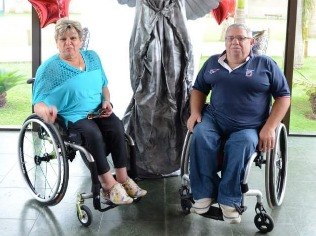 Álvaro e a esposa usam cadeira de rodas desde crianças%2C após contraírem poliomielite