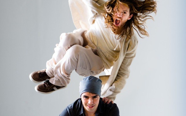 Leonardo Miggiorin como Jesus e Beto Sargentelli no papel de Judas