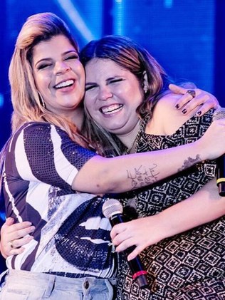 Paula Mattos e Marília Mendonça cantam juntas o hit 