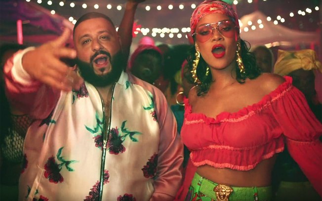 DJ Khaled e Rihanna no clipe da parceria Wild Thoughts%3B gravações do produtor são cheias de ostentação e muito luxo