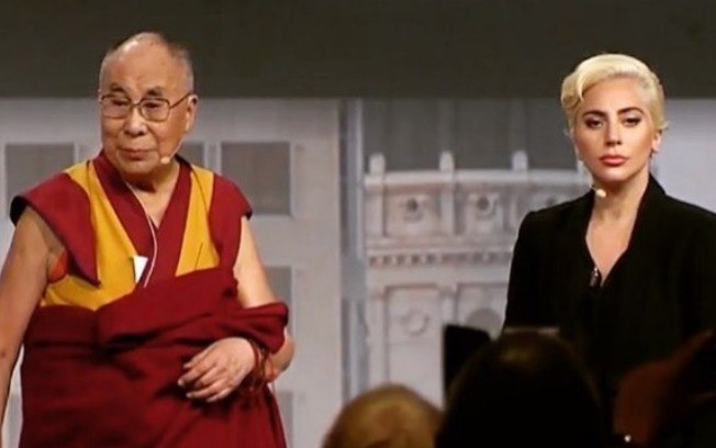 A cantora participou de um evento com o Dalai Lama e o encontro foi mal visto pelo governo chinês