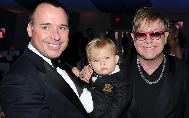 Elton John posou para as fotos com o seu marido%2C marido David Furnish e com o filho Zachary%2C de 1 ano