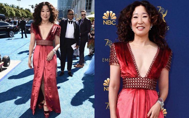 Looks das famosas: Sandra Oh usou um vestido em tonalidades diferentes de vermelho e decore em 'V' no Emmy Awards